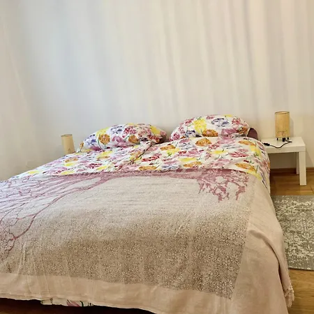 Happy Near Airport With Free Parking Lejlighed