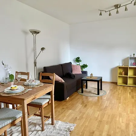 Lägenhet Happy Near Airport With Free Parking Schwechat